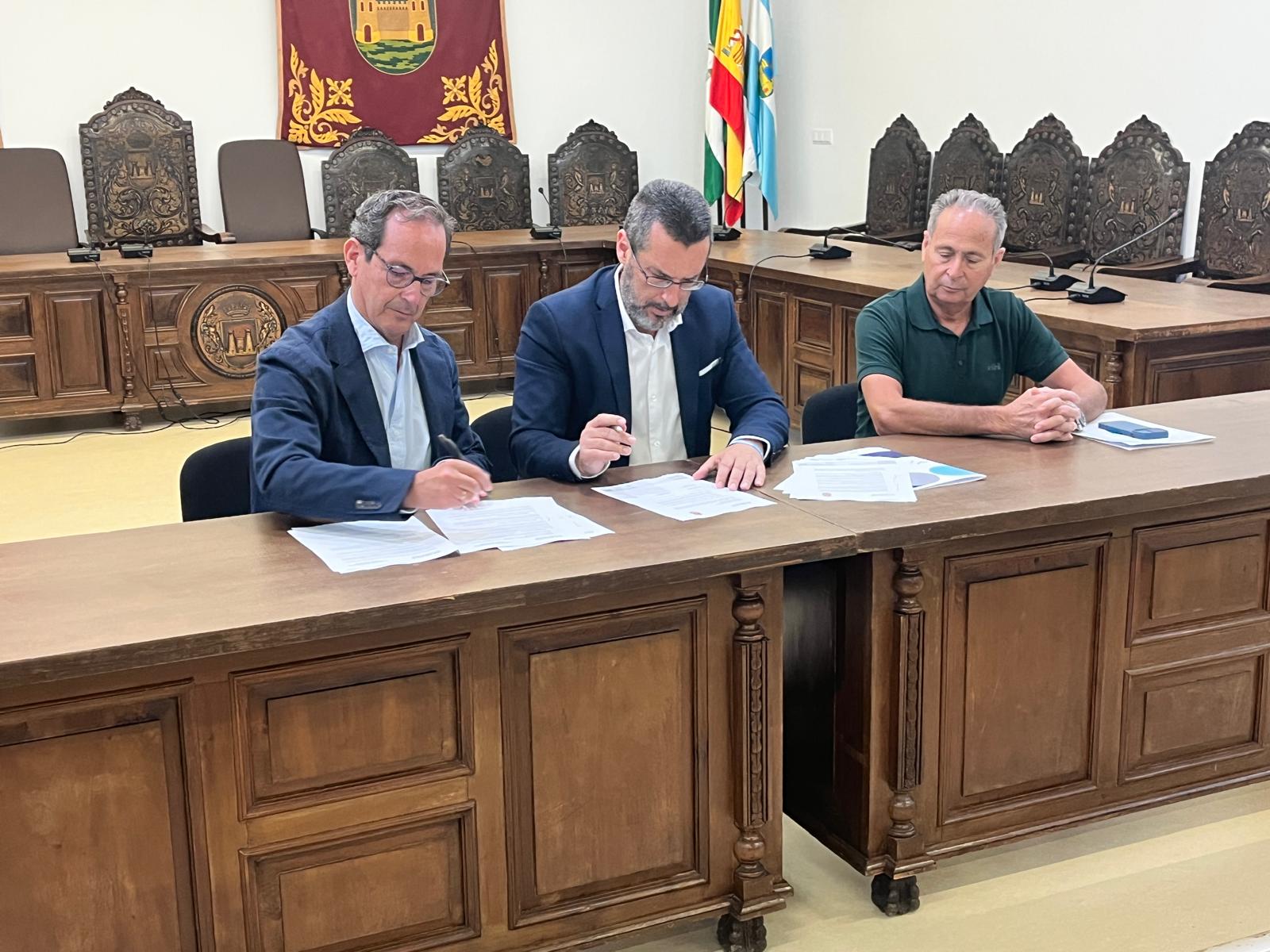 Red Eléctrica impulsa la renovación del Parque Princesa Sofía y el nuevo asfaltado de la Avenida Circular en La Línea de la Concepción