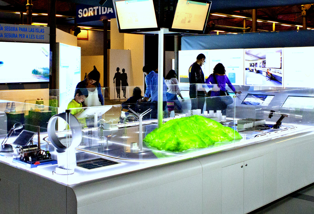 Ámbito 2 de la exposición: De la central a tu casa Imagen del segundo ámbito de la exposición, dedicado al suministro eléctrico