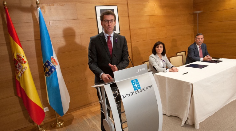 El presidente de la Xunta, Alberto Núñez Feijóo, la consejera de Medio Rural, Ángeles Vázquez y el presidente de Red Eléctrica de España, José Folgado