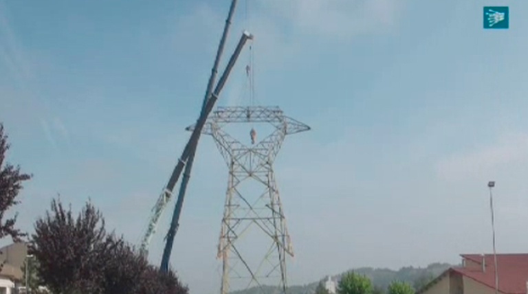 Video Desmontaje de un apoyo en Santa Eugènia de Berga (Barcelona) Ir al vídeo