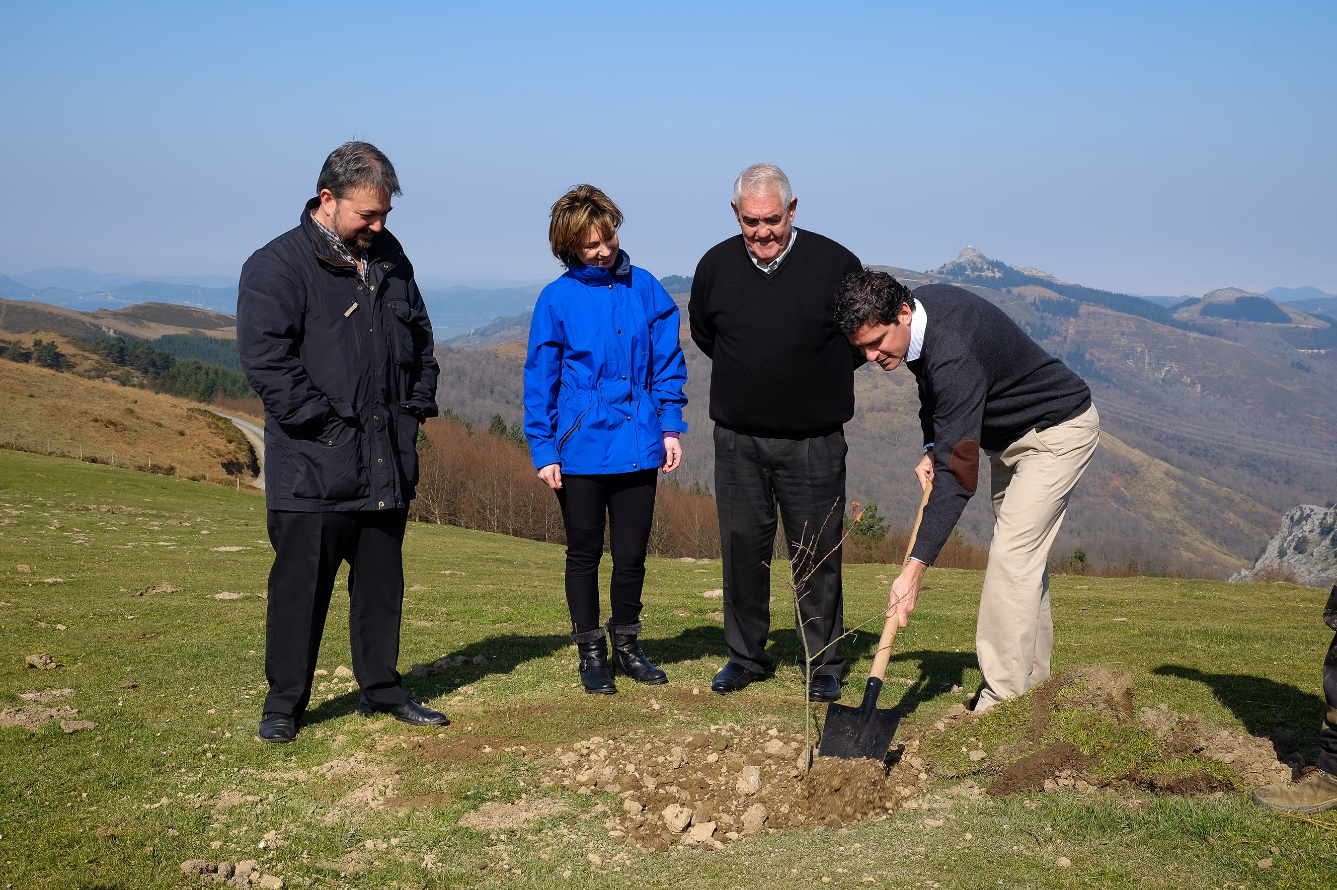 Vídeo Red Eléctrica reforesta 22,5 hectáreas del Robledal de Remendón, en Vizcaya Ir al vídeo