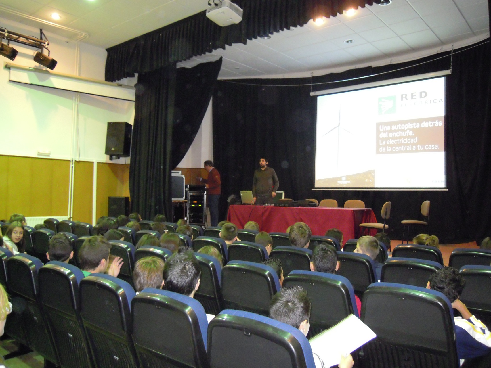 Red Eléctrica en tu Comunidad Autónoma Charlas informativas en centros de enseñanza de Castilla y León.