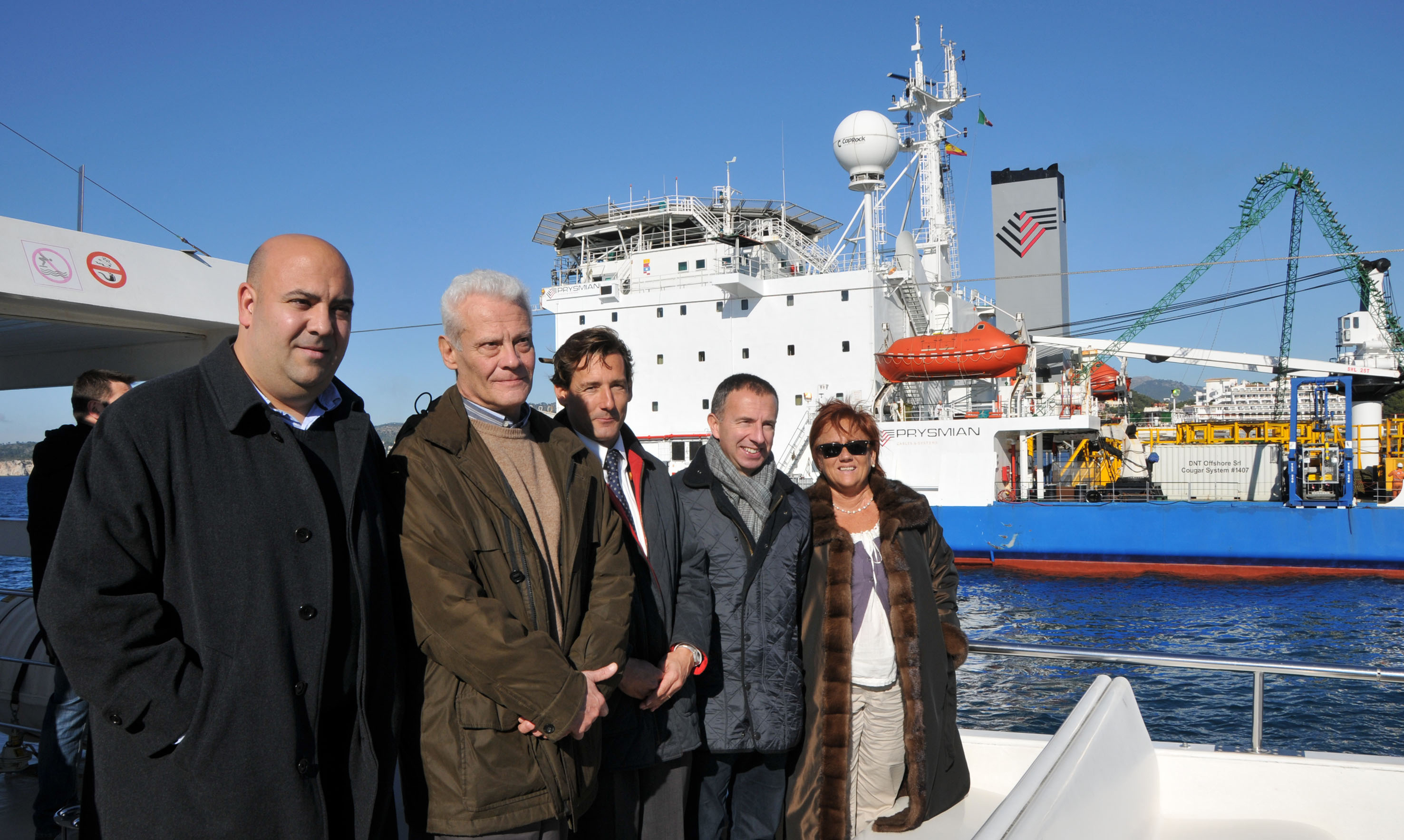 De izquierda a derecha, Jaume Martínez Llabrés, director de Ordenación del Territorio del Ayuntamiento de Calvià; Alberto Granda, director de Construcción de Red Eléctrica; Ramón Granadino, director de Red Eléctrica en Baleares; Carlos Delgado, alcalde de Calvià; y Francesca Vives, consejera de Comercio, Industria y Energía del Gobierno Balear.