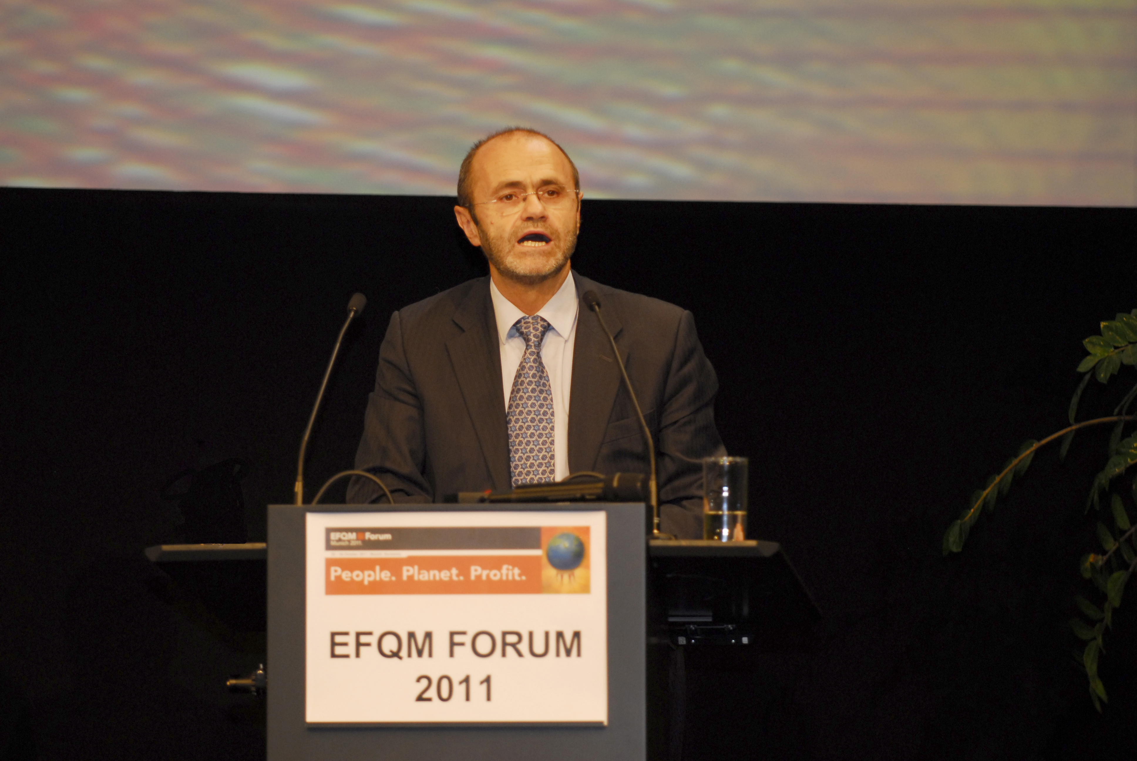 El presidente de Red Eléctrica, Luis Atienza, durante la entrega de los premios EF QM