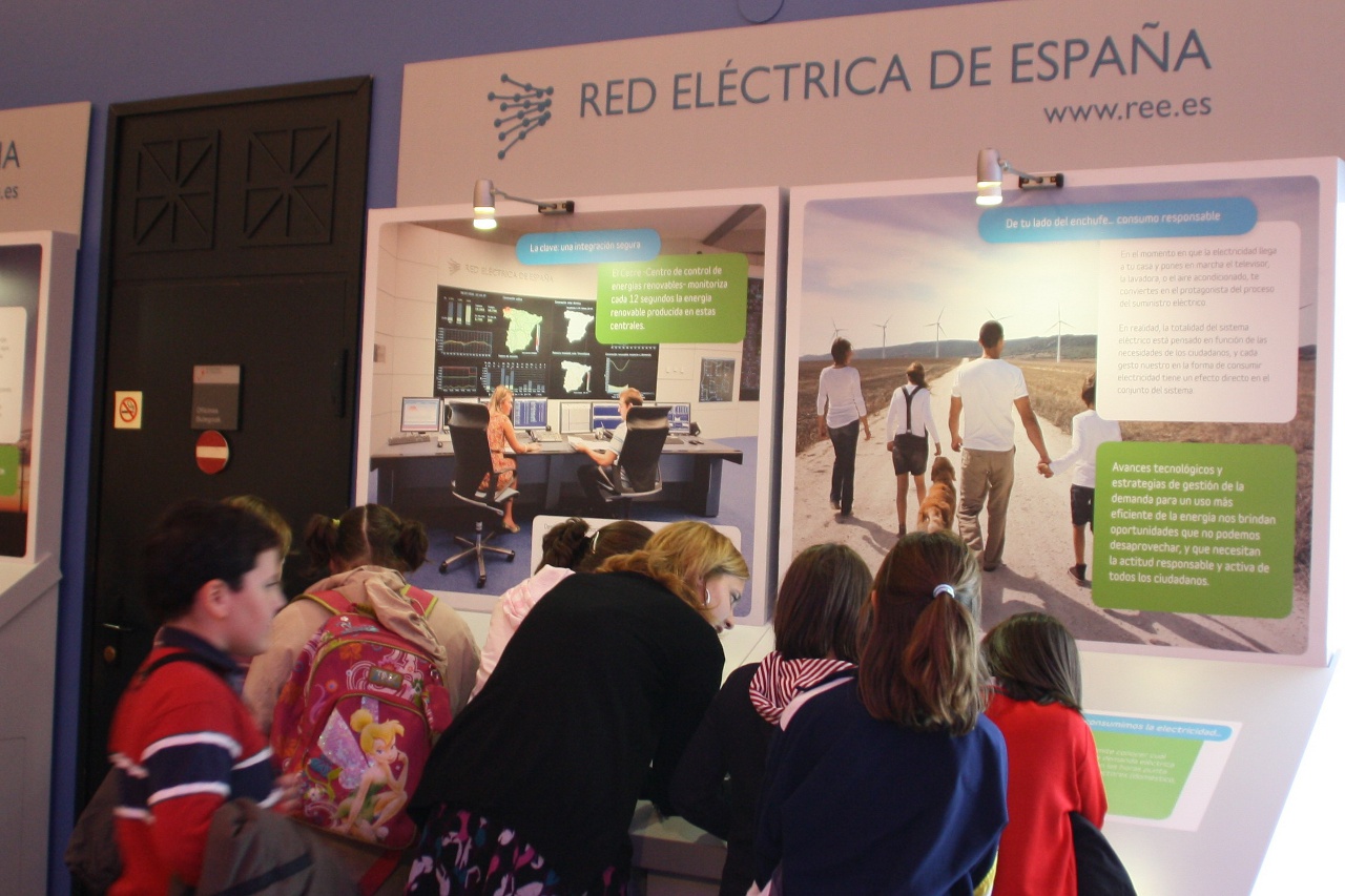 Niños aprendiendo sobre consumo responsable Niños aprendiendo sobre consumo responsable