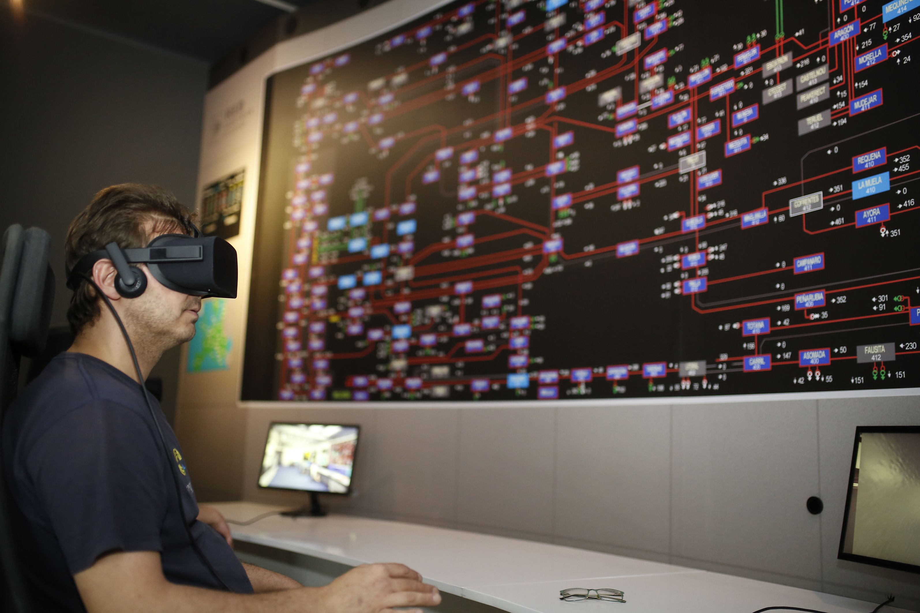 El asistente se convierte en el protagonista y puede realizar una visita virtual al Cecoel (Centro de Control Eléctrico).