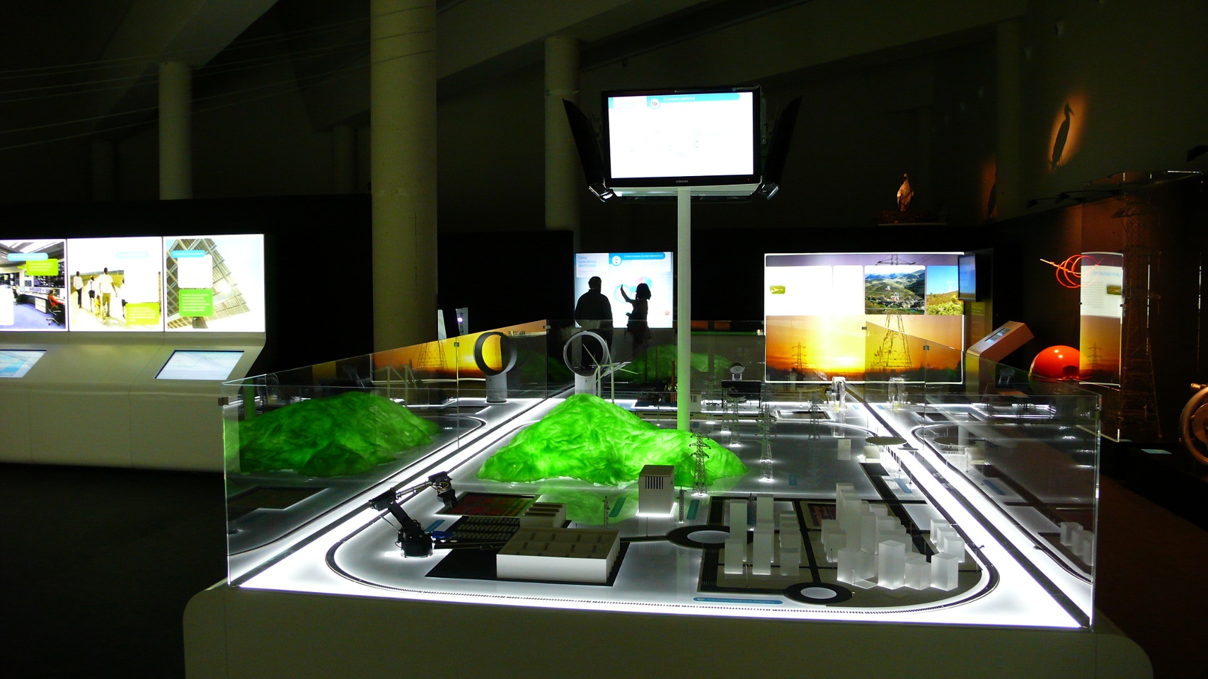 Maqueta del sistema eléctrico Vista general de la exposición.