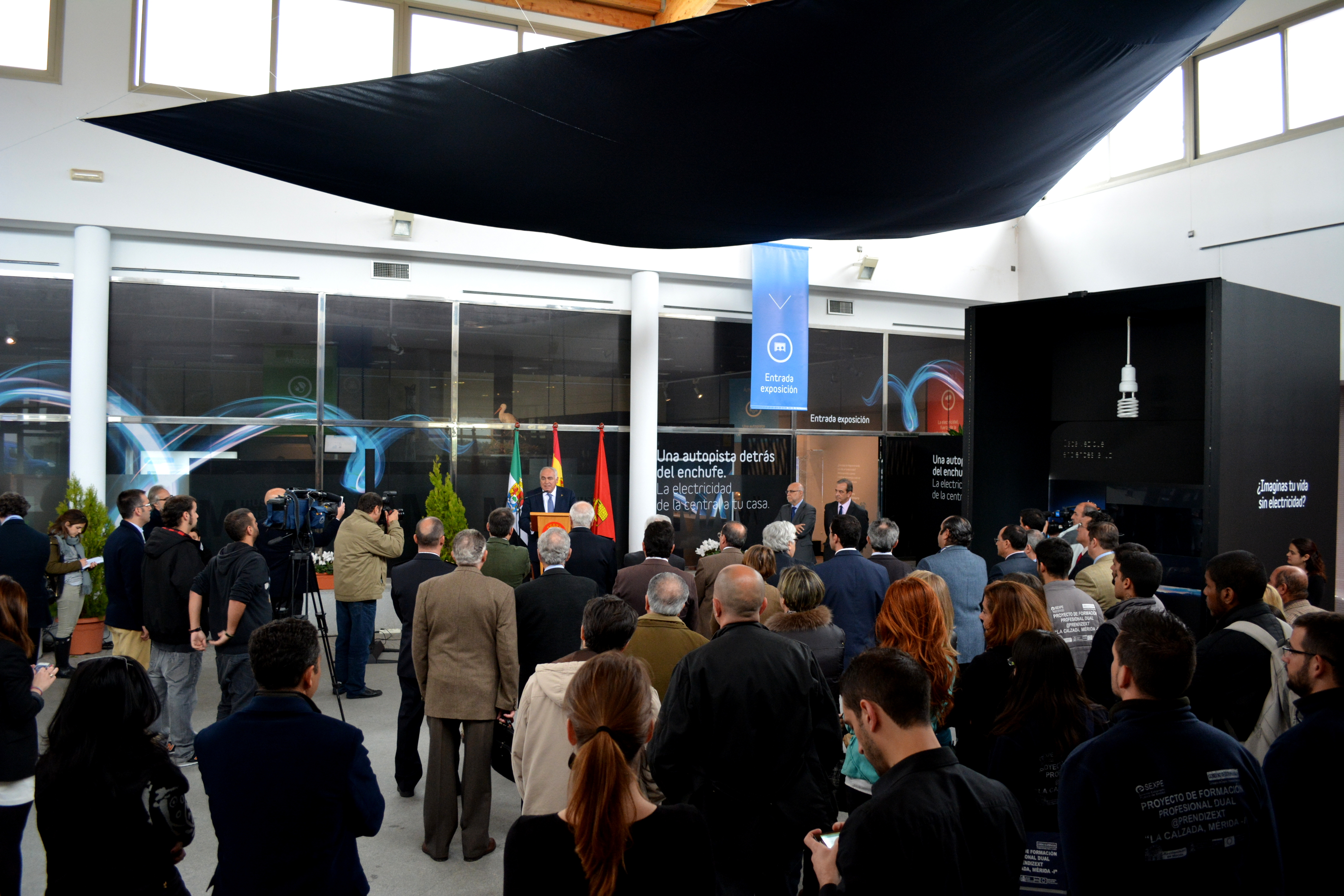 Inauguración de ExpoREE en Mérida Autoridades inaugurando la exposición.