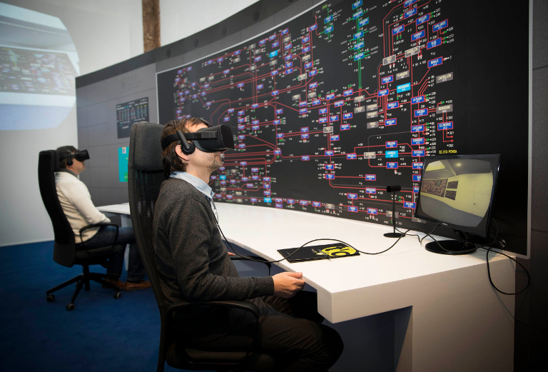 “Interconnections” , “Control” and “EntreREDes” game During the inauguration, visitors were able to try out all the interactive elements that make up the exhibition.