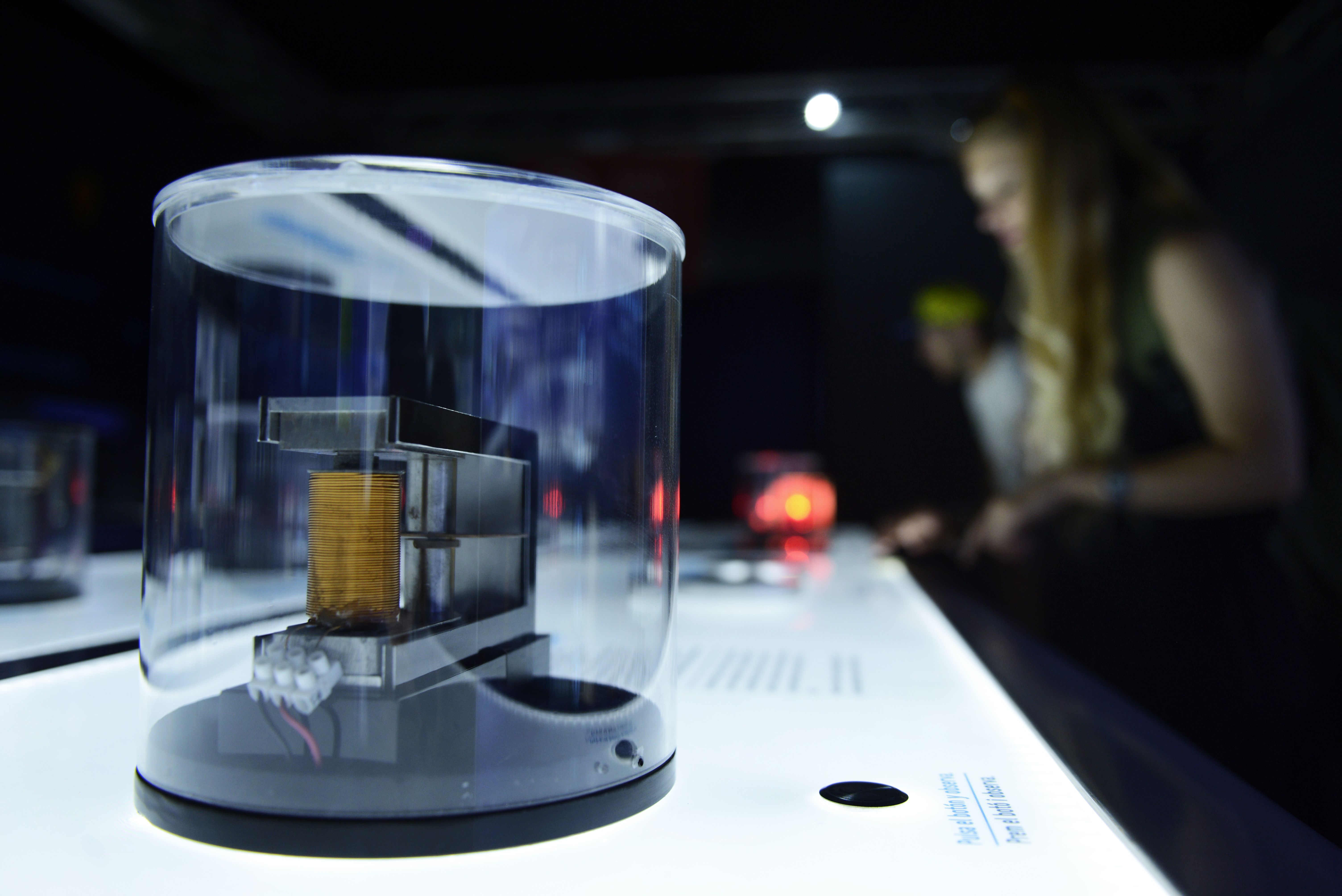 Experimental lab “Electricity transformed into movement” experiment in the exhibit’s lab.