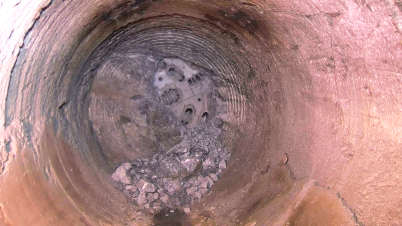 The tunnel boring machine completes the excavation of the tunnel. alt
