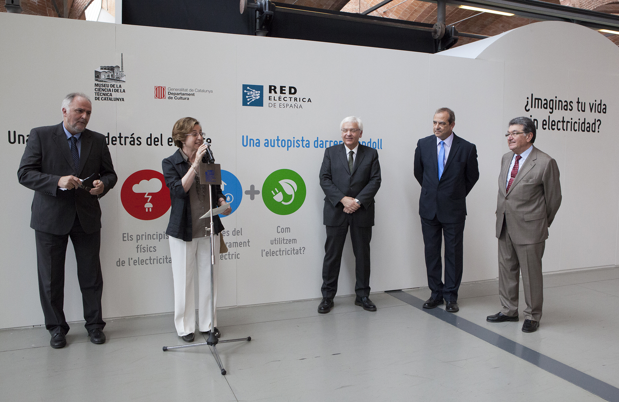 Opening of ExpoREE in Terrasa Authorities at the opening.