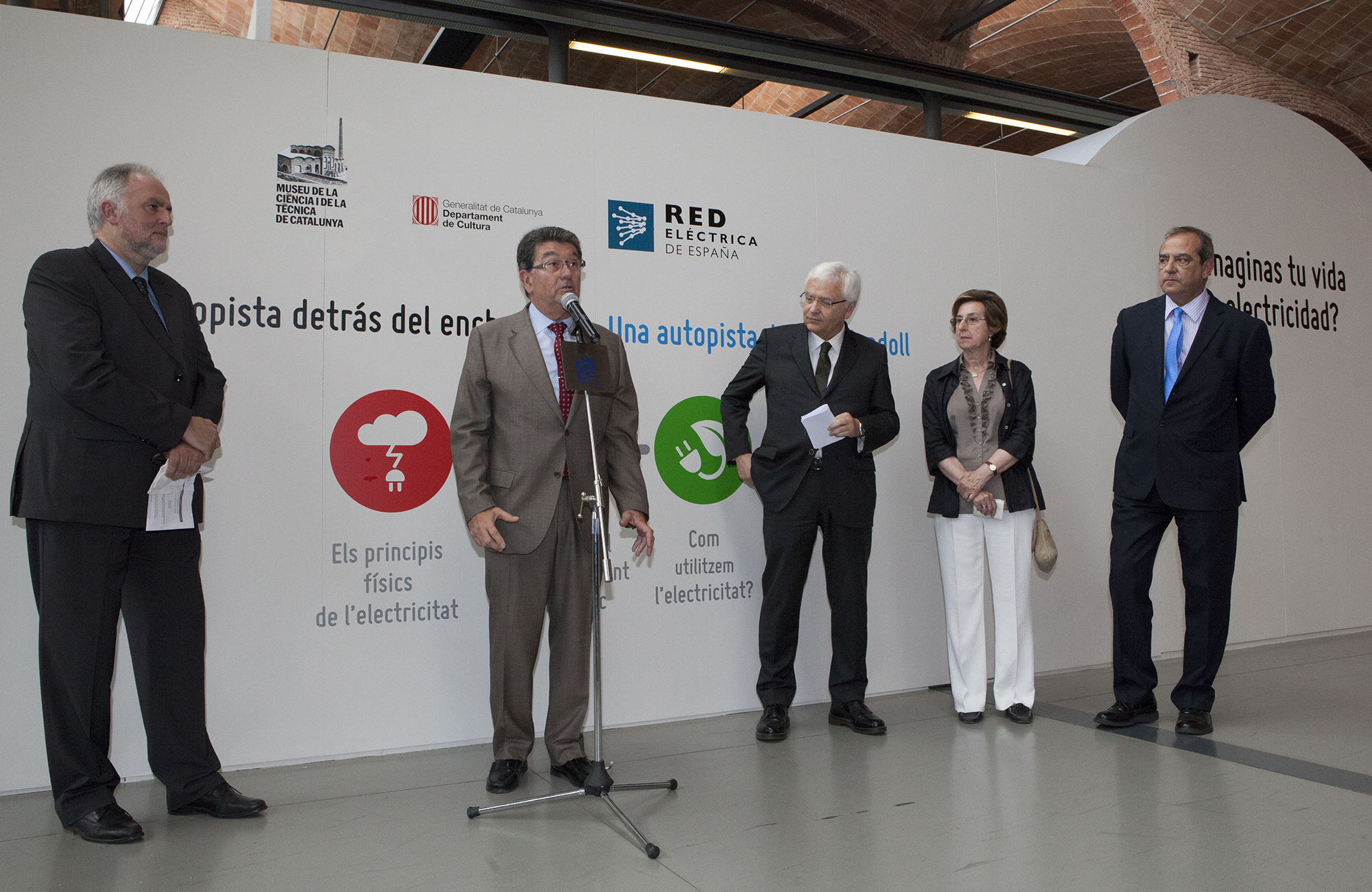 Opening of ExpoREE in Terrasa Luis Pinós, Red Eléctrica’s regional delegate in Catalonia, at the speech during the opening of the exhibit.