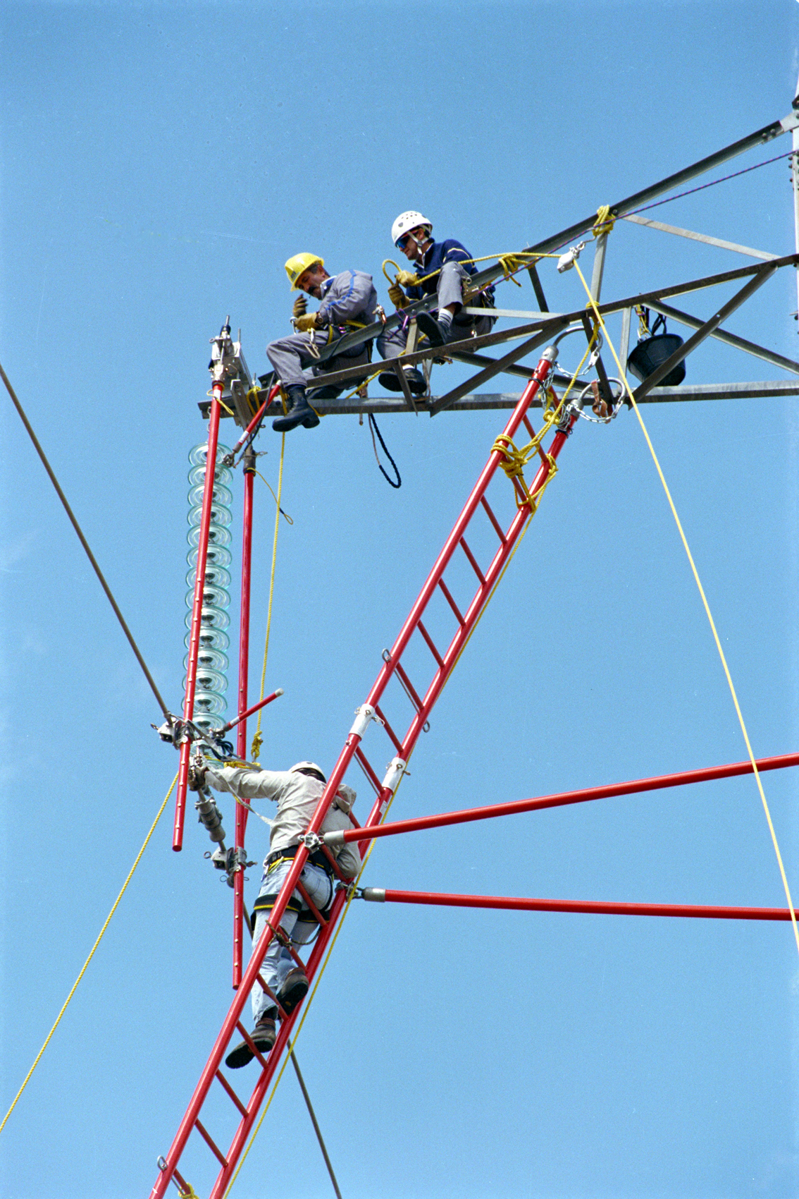 Sustitución de cadena de aisladores de suspensión Sustitución de cadena de aisladores de suspensión
