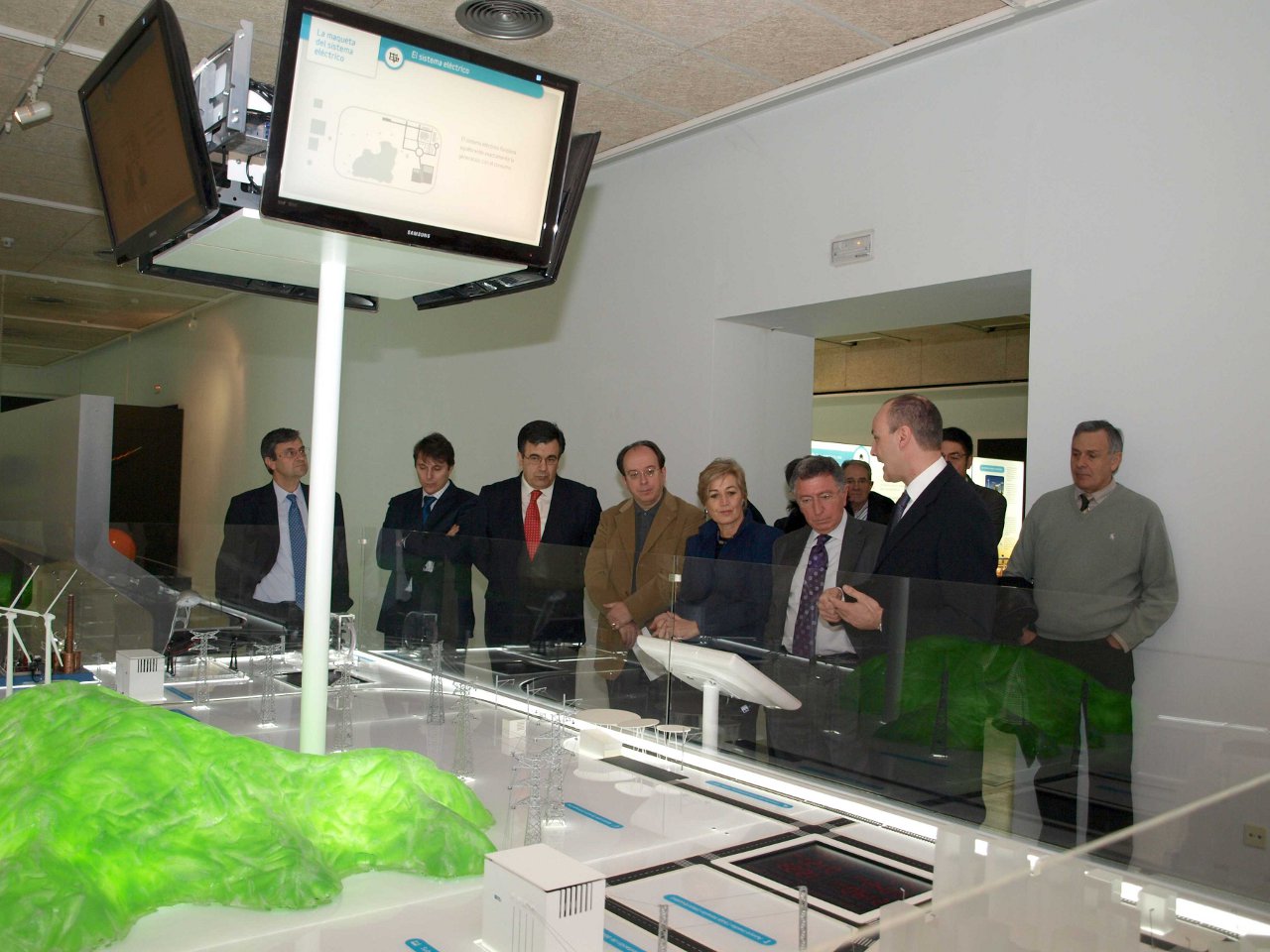 Inauguración de ExpoREE en Logroño Presentación por parte del delegado regional Ebro.