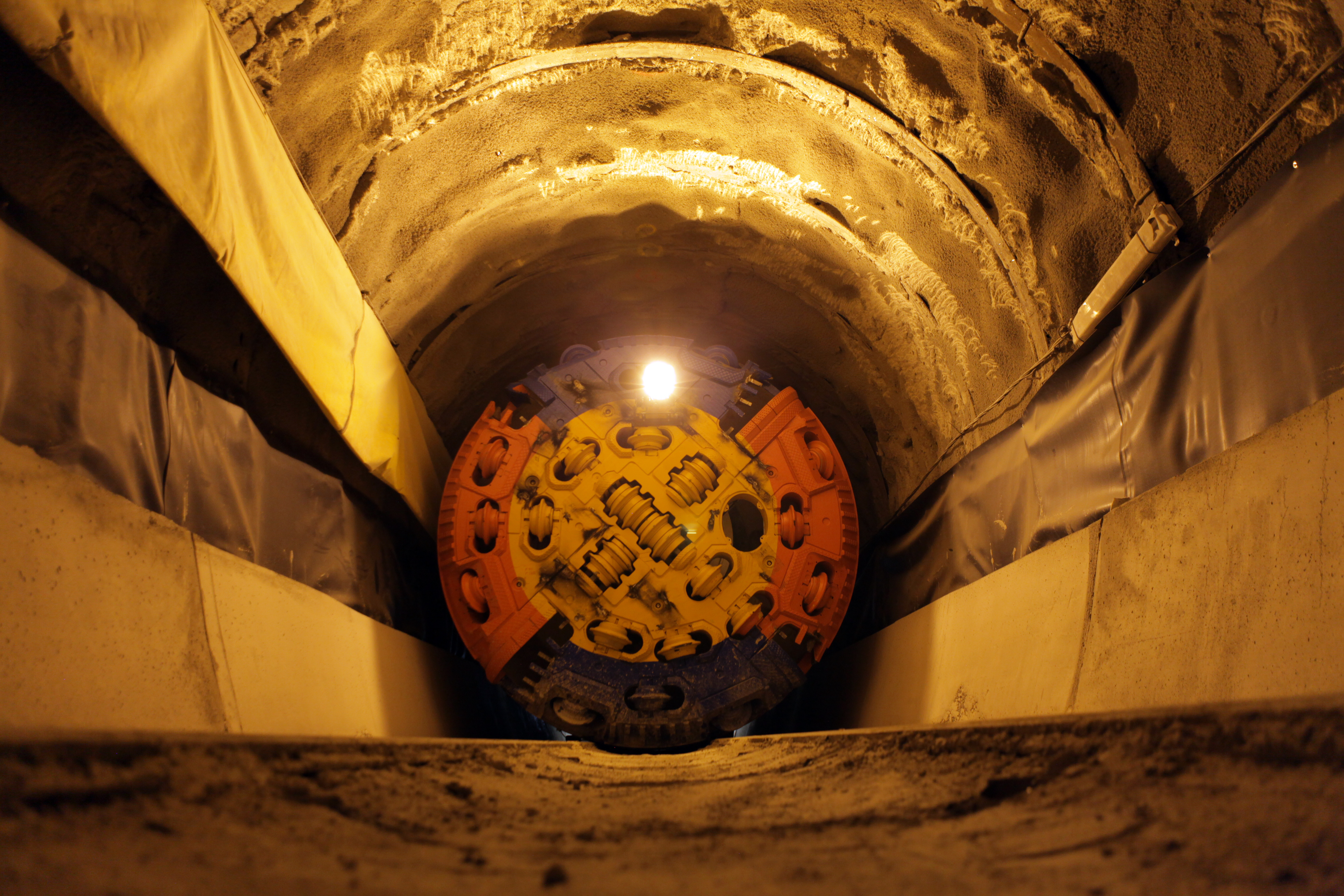 The ‘Alberes’ tunnel boring machine during the drilling work. alt