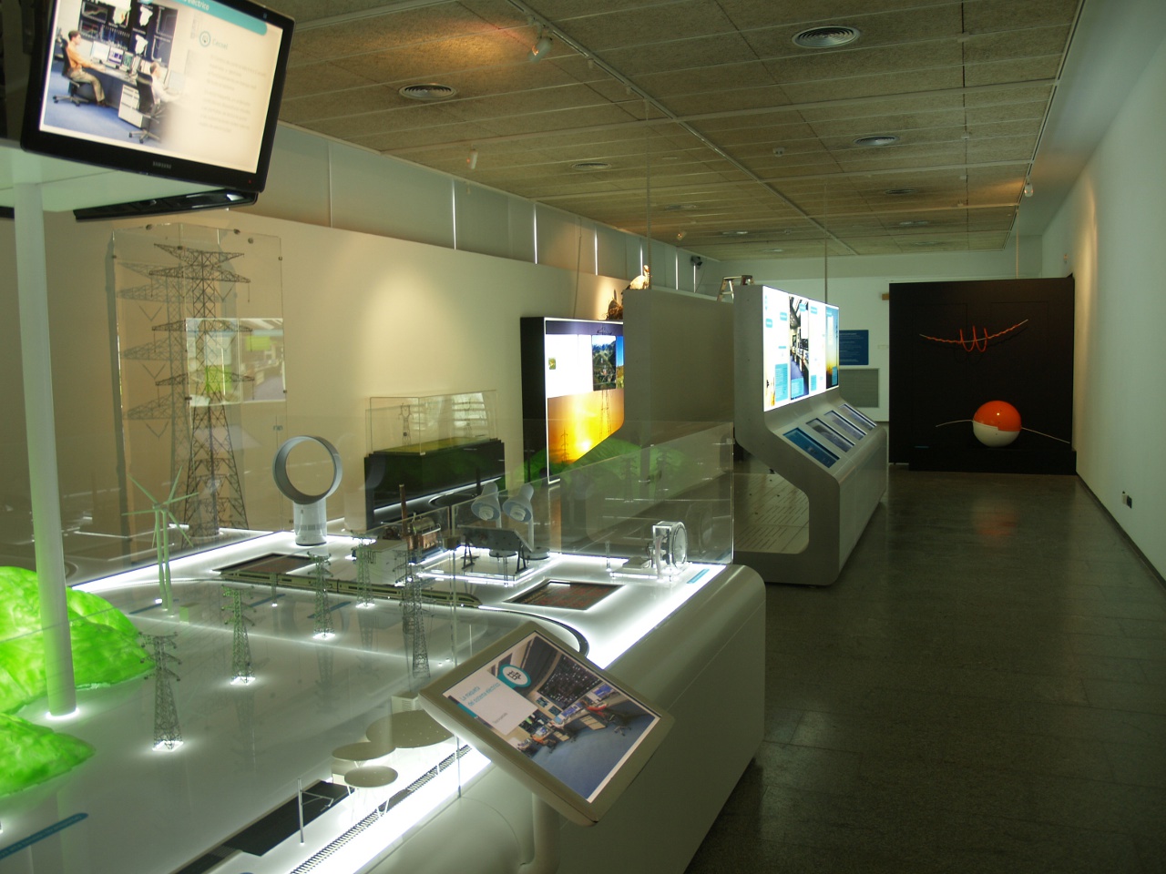 El laboratorio de la electricidad Vista general de la exposición.