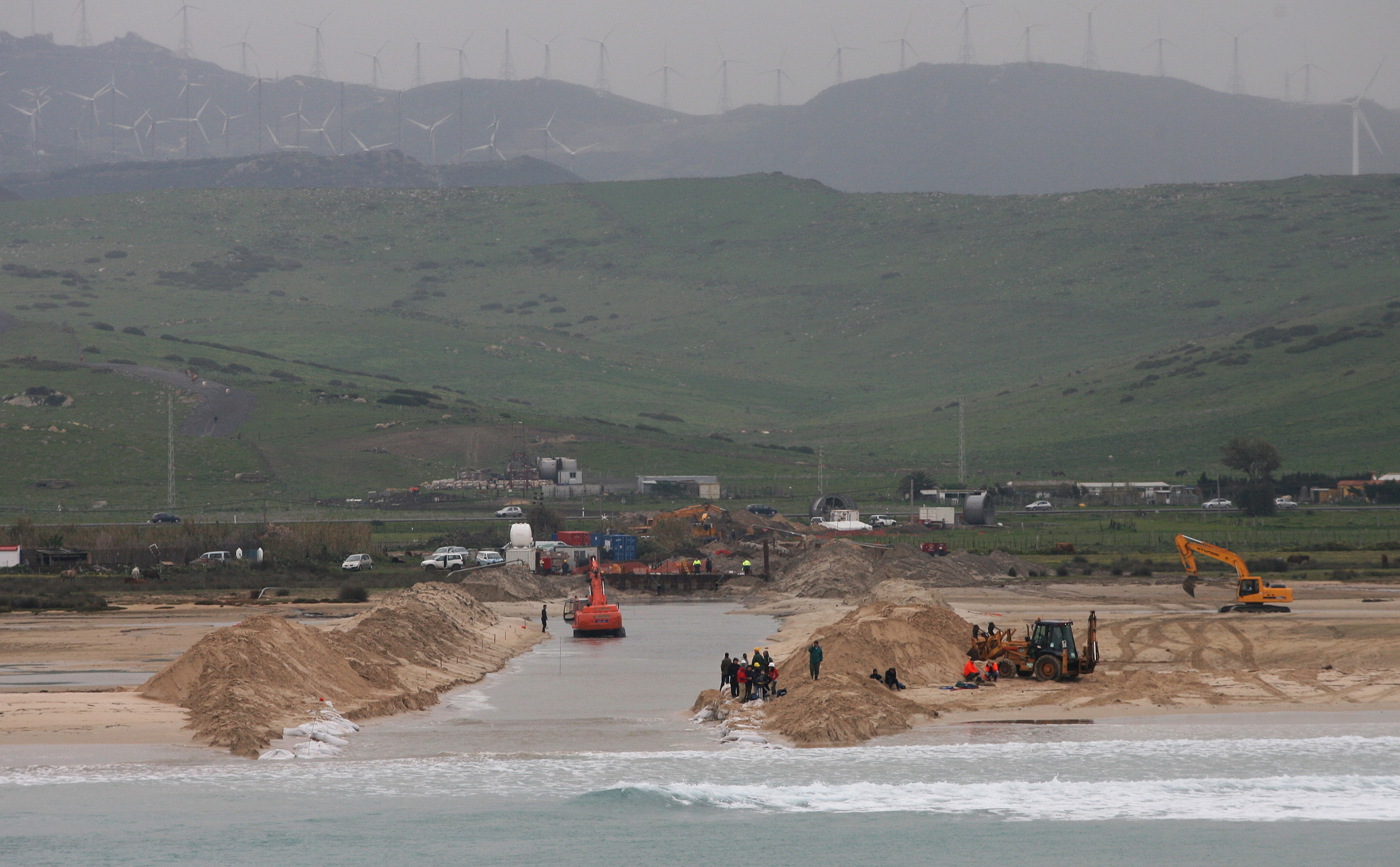 Enlace del cable submarino con el cable subterráneo en la playa de Los Lances (Tarifa).