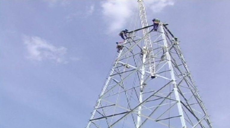 Video Izado de una torre de alta tensión Ir al video