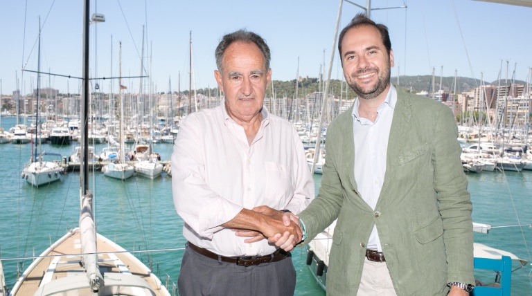 Javier Sanz, the President of the Royal Sailing Club (RCN) of Palma and President of the Organising Committee of the Copa del Rey and skipper of the Red Eléctrica de España yacht, alongside Red Eléctrica’s Regional Delegate in the Balearic Islands, Eduardo Maynau.
