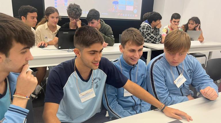 Equipos de la categoría de 4º ESO jugando en la competición.