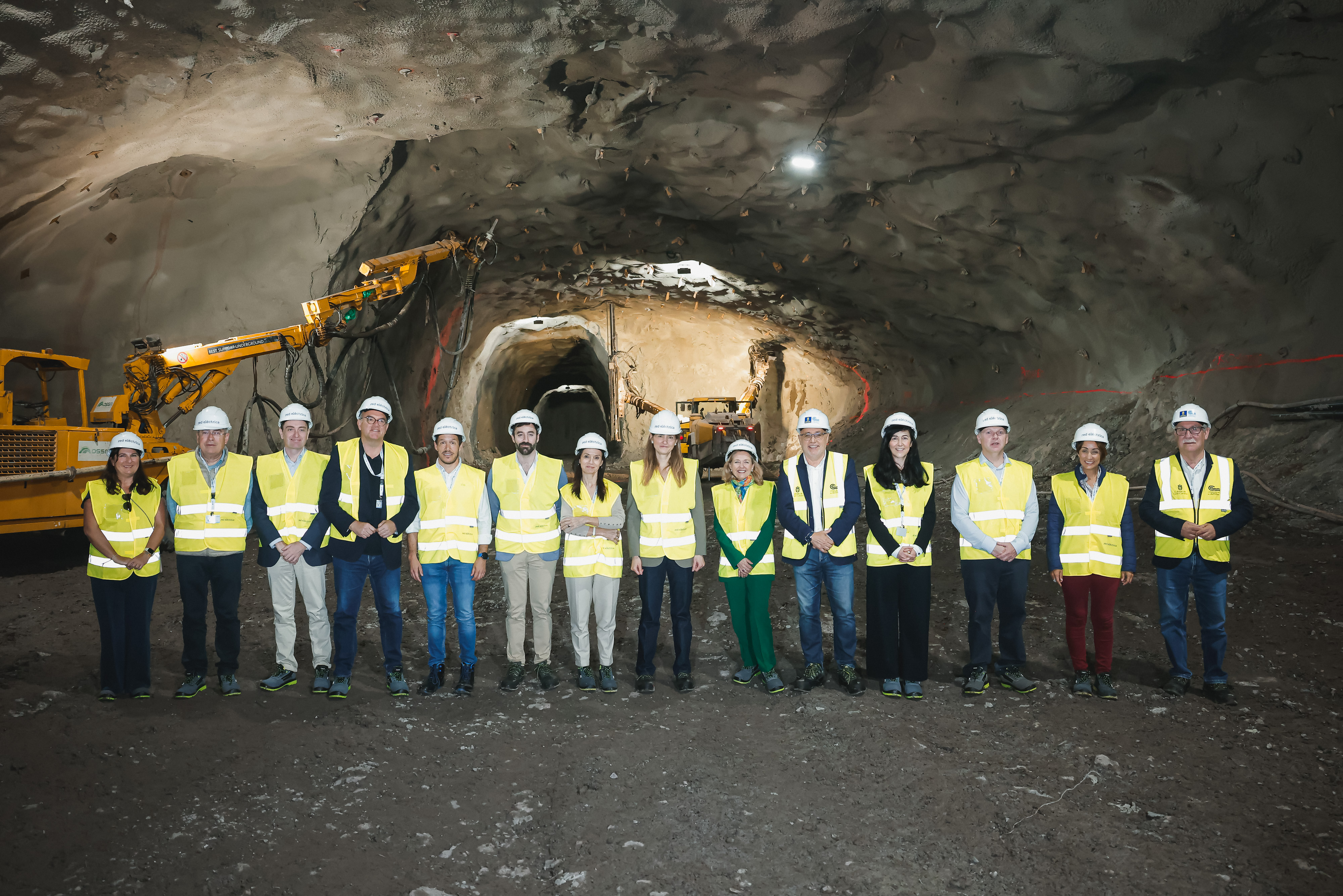 Foto familia en la caverna