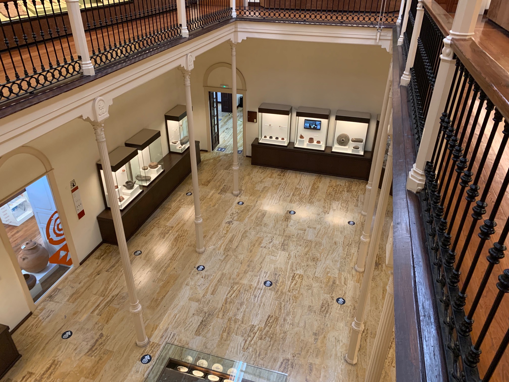 The Chil sala exhibits part of the Museo Canario’s archives.