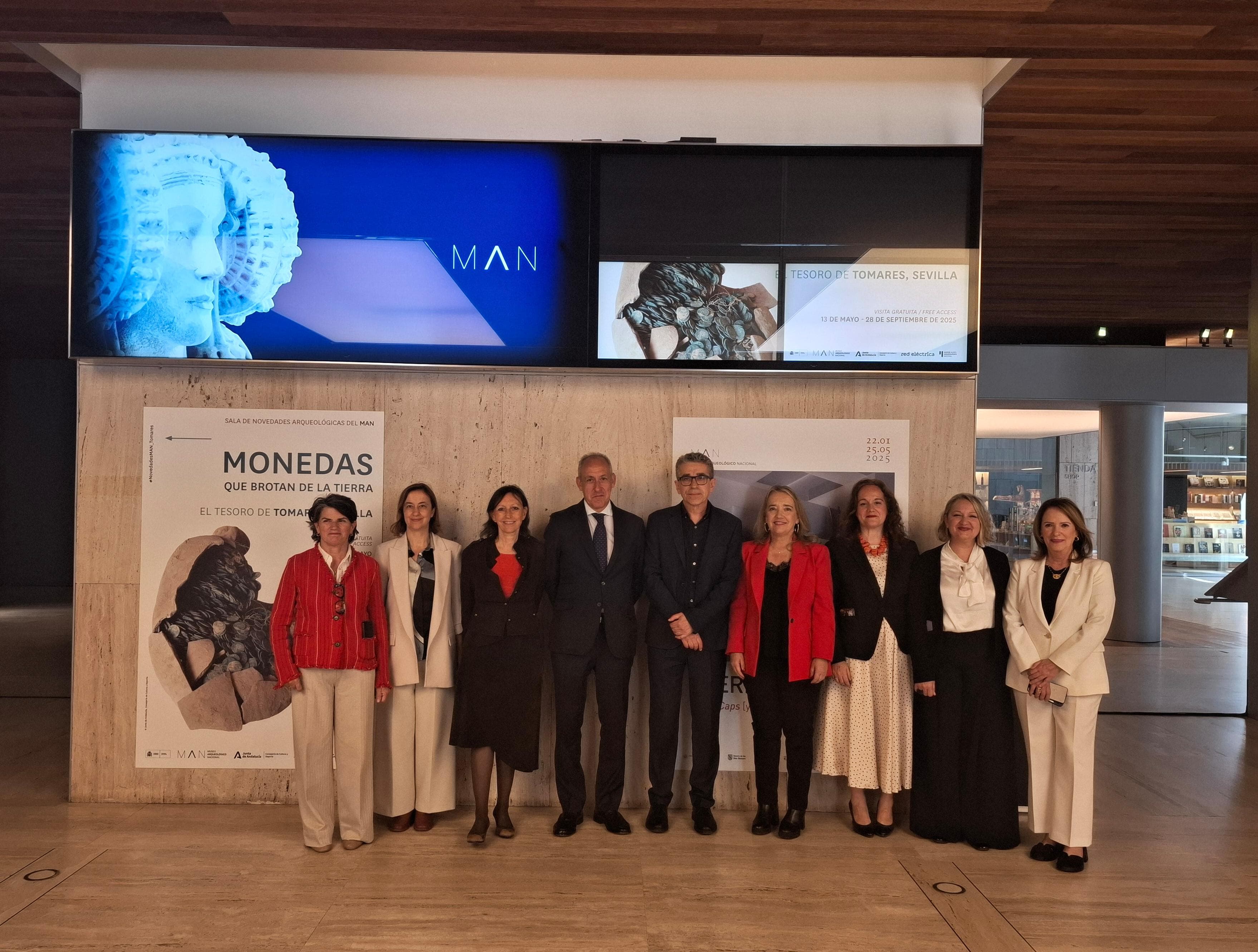 Inauguración con autoridades. Créditos: Museo Arqueológico Nacional.