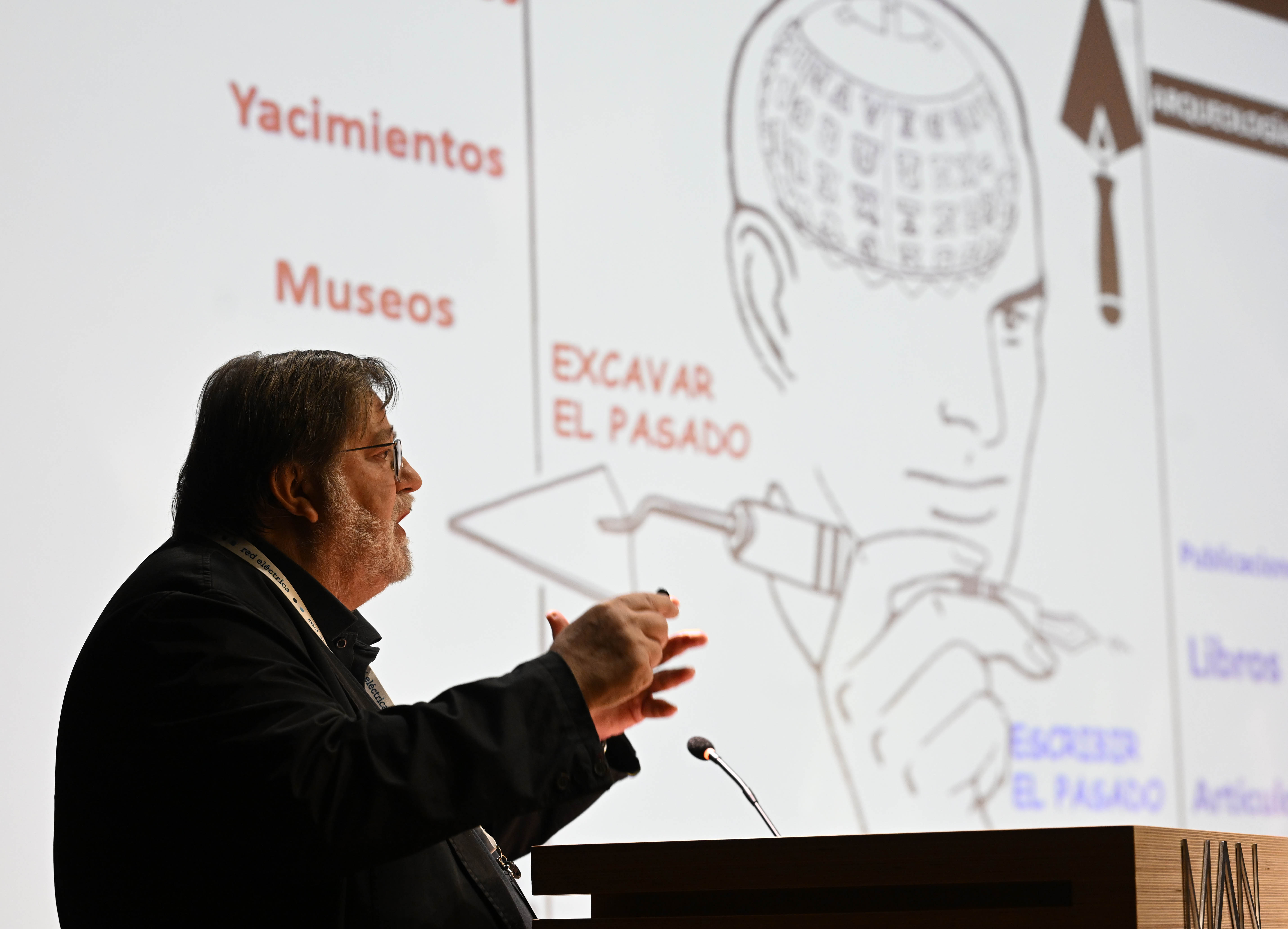 Gonzalo Ruiz Zapatero, catedrático de prehistoria de la Universidad Complutense de Madrid imparte la ponencia ‘Arqueología, cambio climático y tecnología: el futuro de nuestro pasado’.