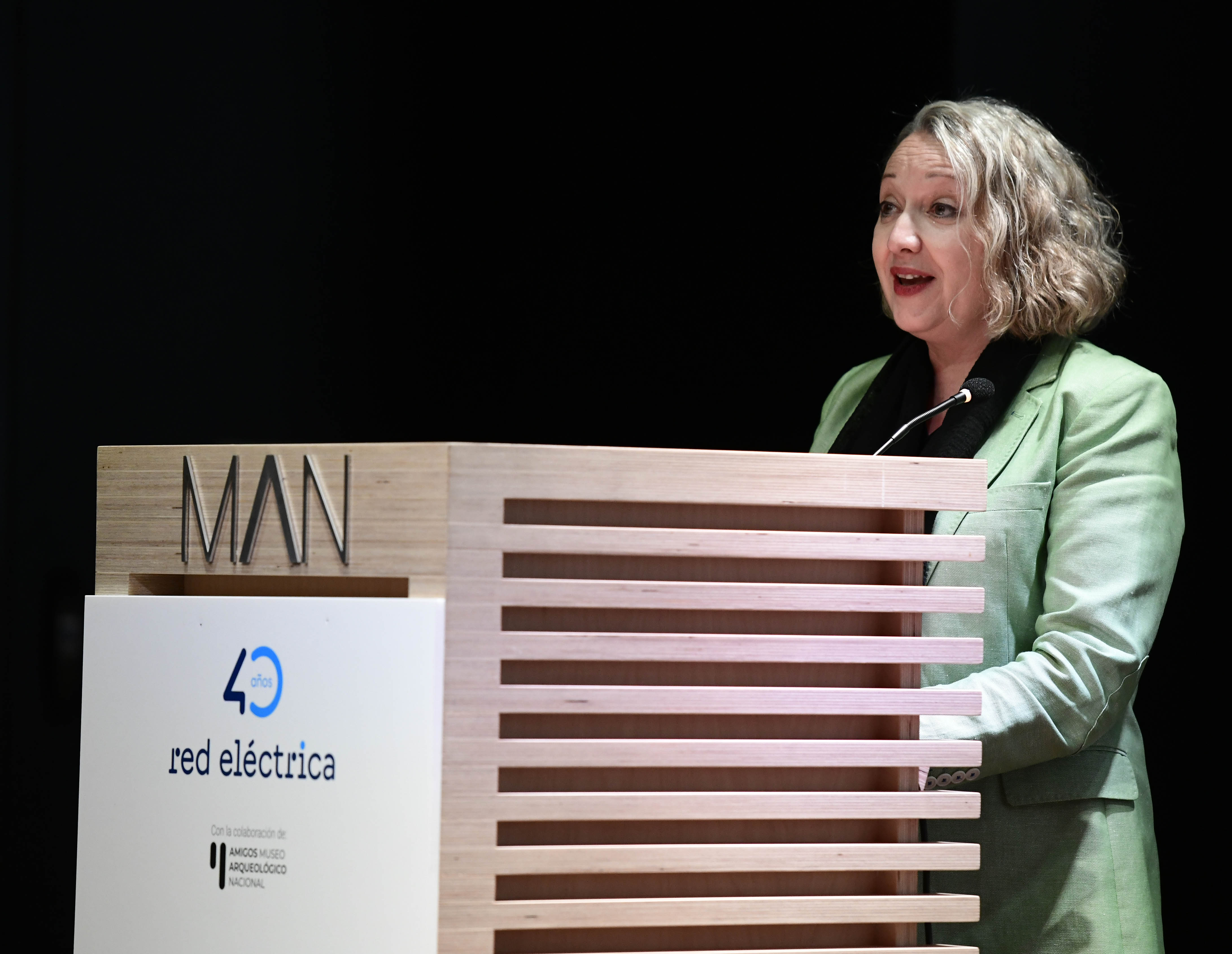 La directora del MAN, Isabel Izquierdo, clausura las jornadas.