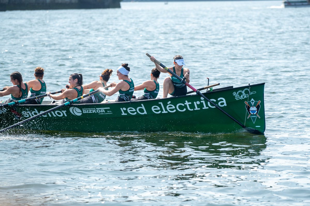 Patrocinio de la trainera del club Kaiku Remo femenino 