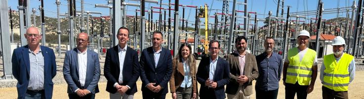 El subdelegado del Gobierno en Almería, José María Martín, junto con el alcalde de Antas, Pedro Ridao, y el delegado regional de Redeia en Andalucía, Jorge Juan Jiménez Luna, han realizado una visita a las obras de la nueva subestación de Antas. El subdelegado del Gobierno en Almería, José María Martín, junto con el alcalde de Antas, Pedro Ridao, y el delegado regional de Redeia en Andalucía, Jorge Juan Jiménez Luna, han realizado una visita a las obras de la nueva subestación de Antas.