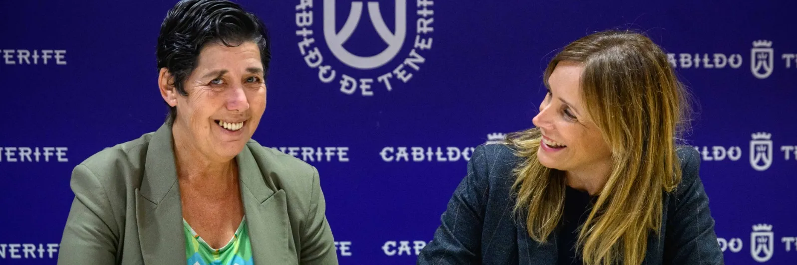 La consejera de Medio Natural, Sostenibilidad y Seguridad y Emergencias del Cabildo de Tenerife y la delegada de Redeia en Canarias