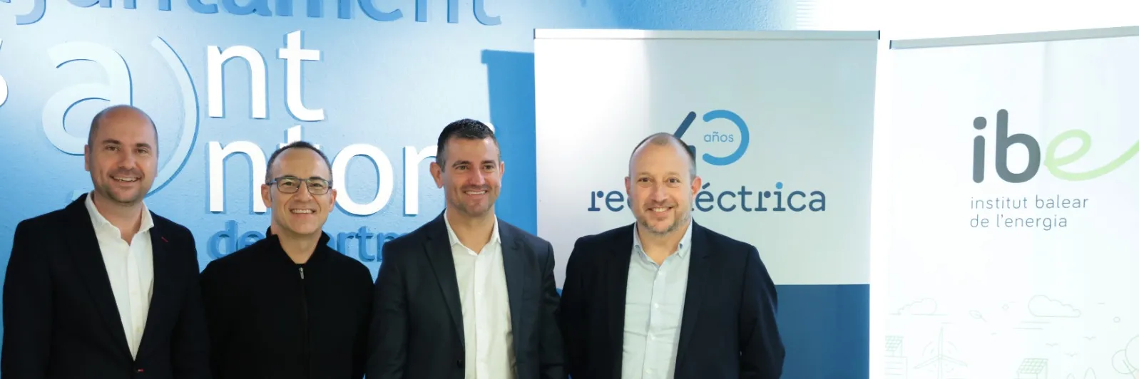 Redeia y el IBE desarrollan un programa educativo de transición energética en el CEIP Cervantes, que acoge la primera instalación pública de autoconsumo renovable colectivo de Eivissa