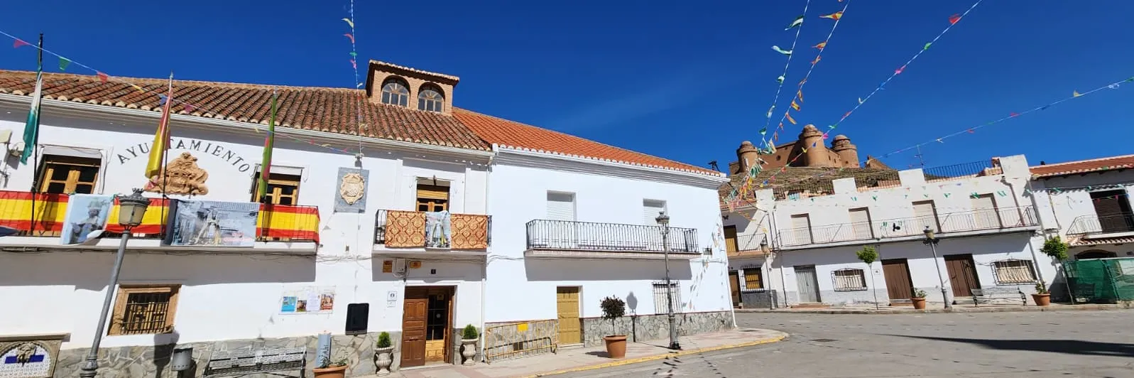 Plaza del Ayuntamiento de La Cahorra (Granada).