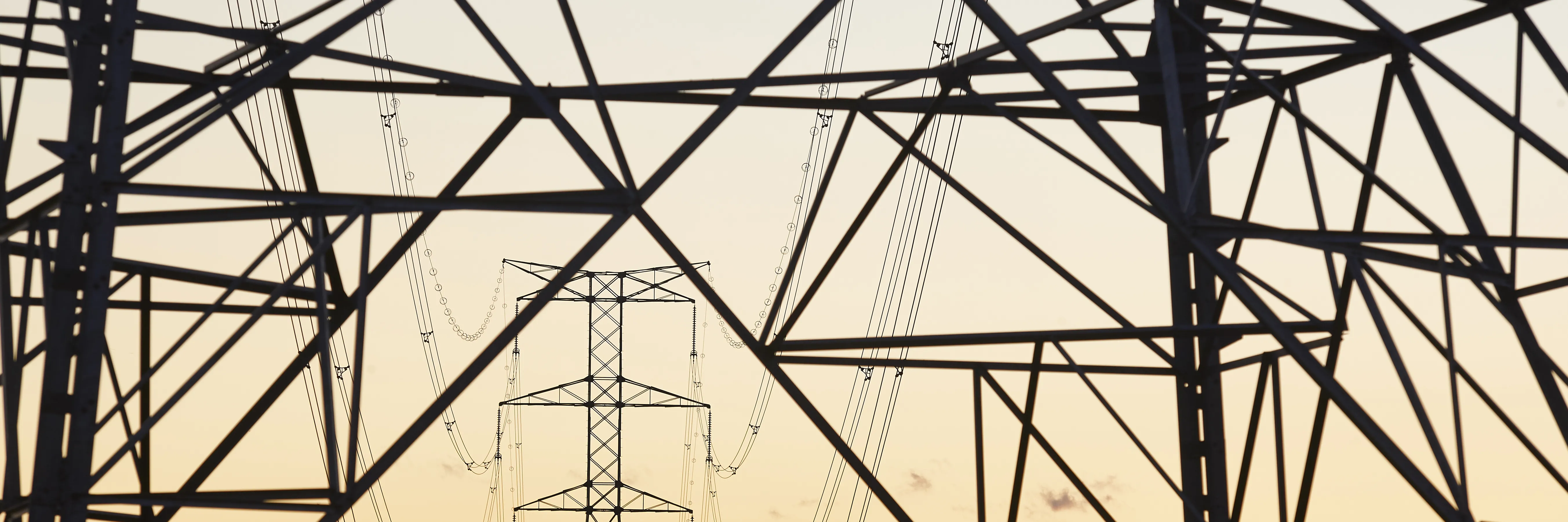 Red Eléctrica no crea sobrecostes para el sistema eléctrico, sino que garantiza su seguridad al menor coste