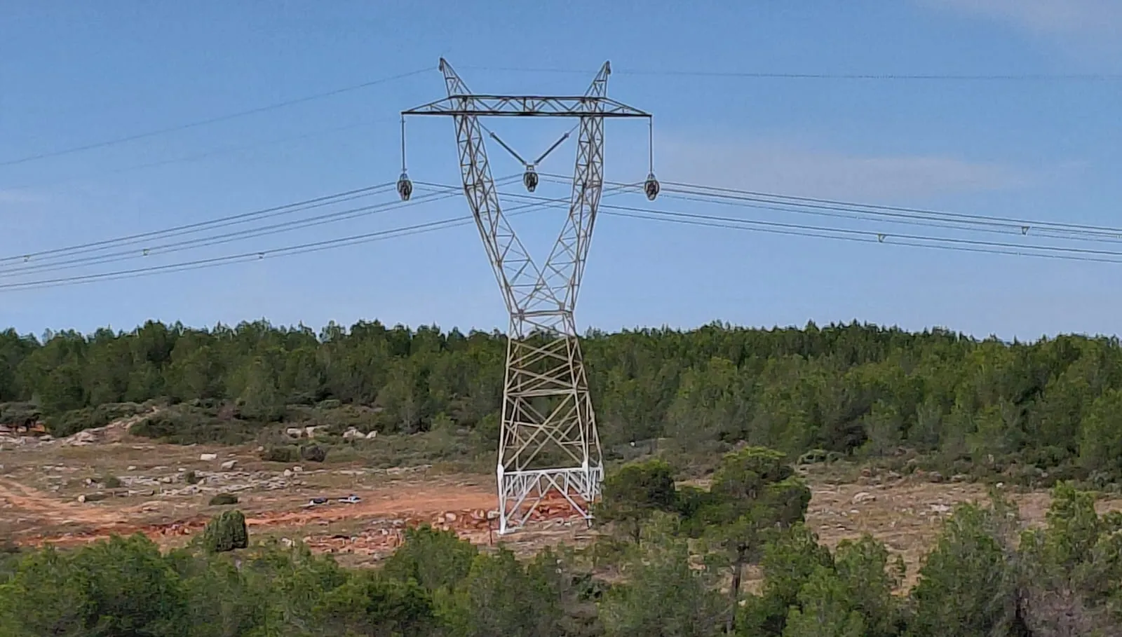 Red Eléctrica refuerza la red de transporte de la provincia de Valencia con la repotenciación de la línea Godelleta-Requena 400 kV 