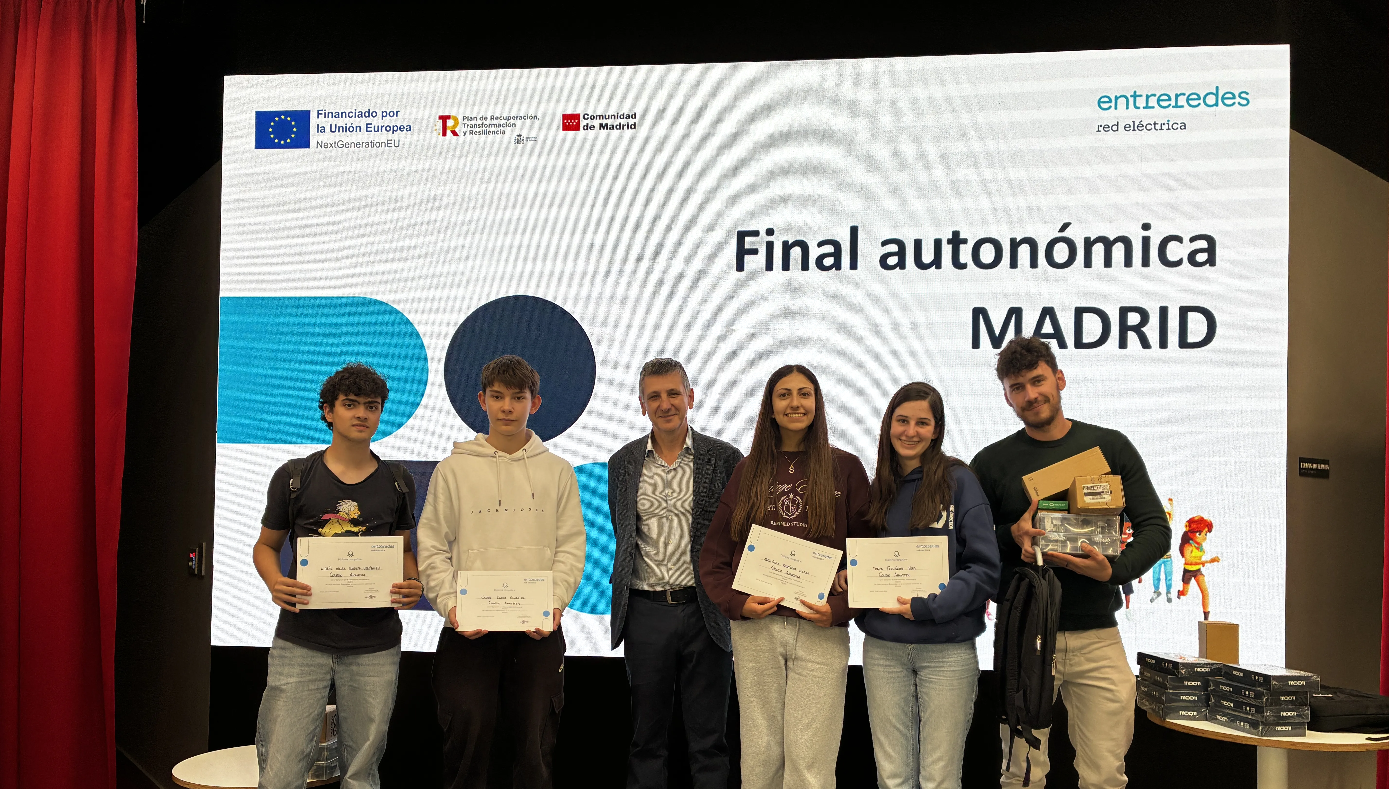 Más de 3.900 alumnos de ESO de 14 centros de Madrid han participado en la fase autonómica de este certamen, en el que se compite por ganar a Entreredes, un juego creado por Red Eléctrica para explicar la red de transporte de energía eléctrica a los más jóvenes.