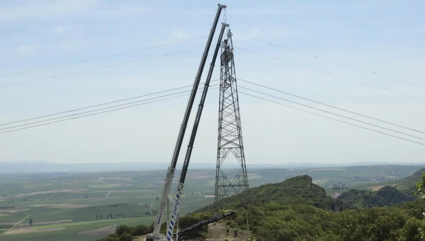 Red Eléctrica culmina la repotenciación de la línea Barcina-Santa Engracia de 400 kV para reforzar la capacidad eléctrica de La Rioja y Burgos 
