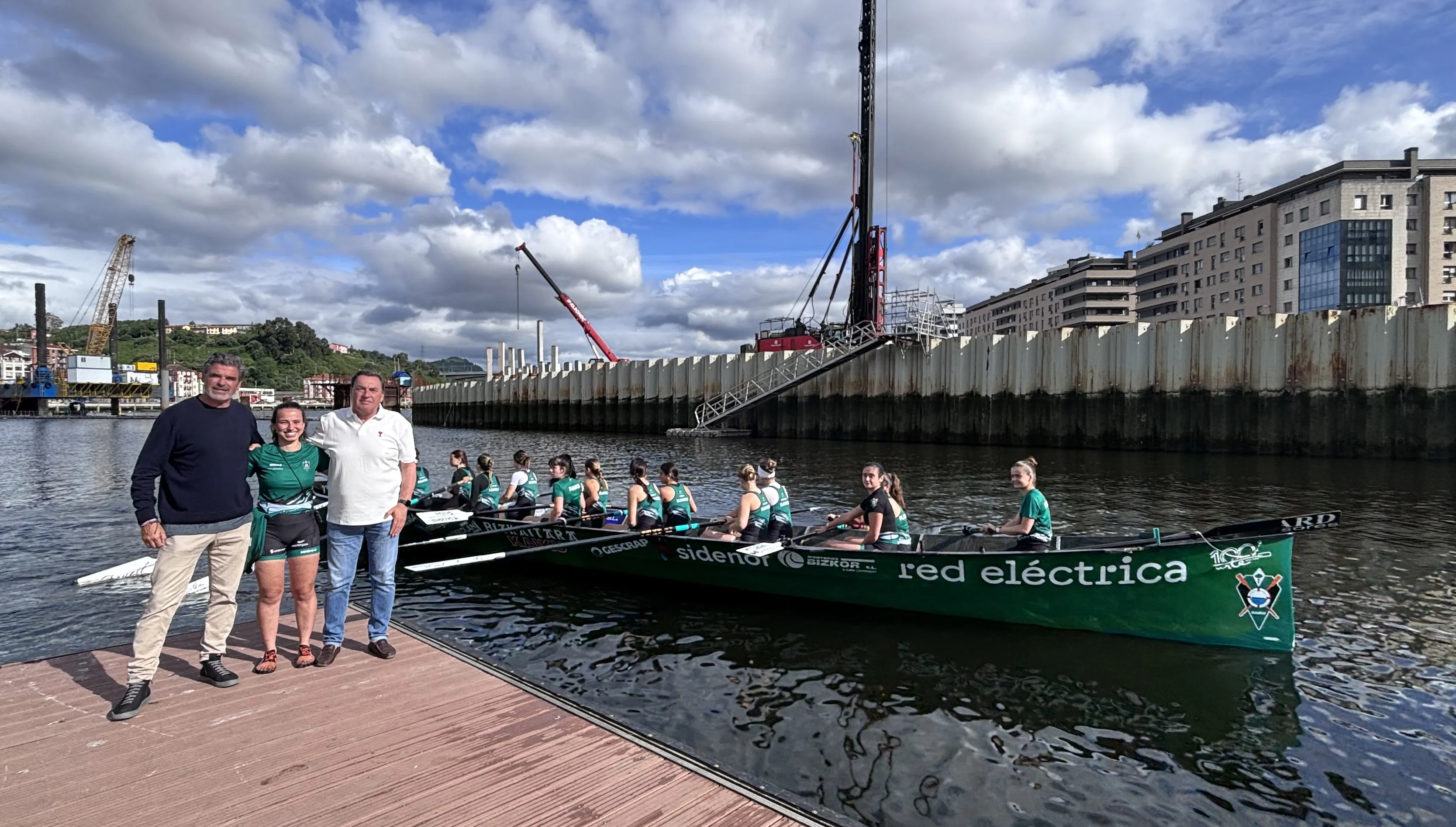 Red Eléctrica renueva su apoyo al remo femenino de Kaiku para la temporada 2026
