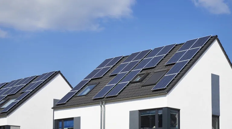 Redeia contributes with Pozuelo de Zarzón (Cáceres) to improve its energy efficiency.