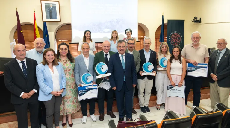 La Cátedra de Carbono Azul de la Universidad de Murcia reconoce el compromiso con los ecosistemas marinos de Red Eléctrica con el primer premio Iniciativa Empresarial.