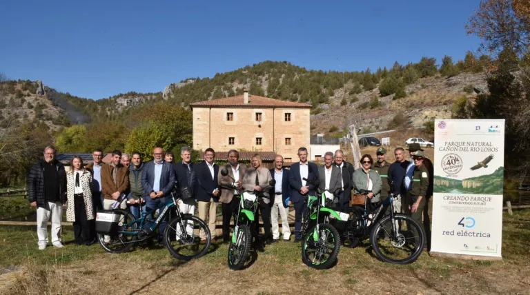 Red Eléctrica promotes sustainable mobility in the Cañón del Río Lobos Natural Park (Soria) by providing electric vehicles
