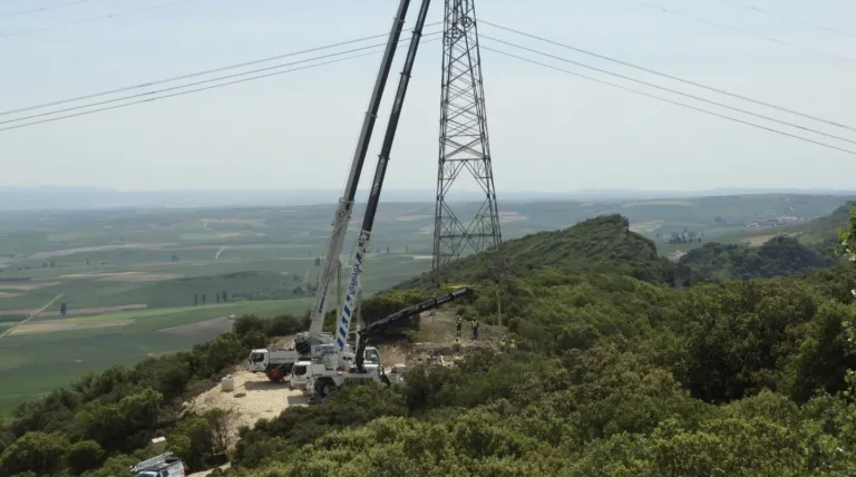 Red Eléctrica culmina la repotenciación de la línea Barcina-Santa Engracia de 400 kV para reforzar la capacidad eléctrica de La Rioja y Burgos 