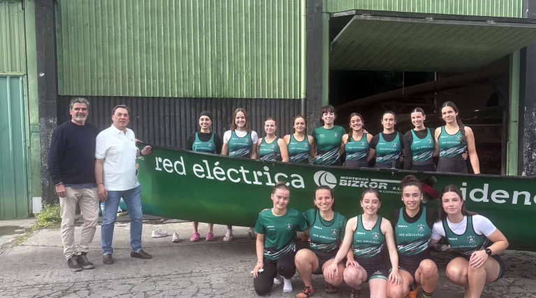 Red Eléctrica renueva su apoyo al remo femenino de Kaiku para la temporada 2026
