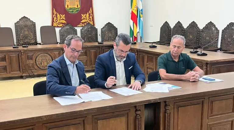 Red Eléctrica impulsa la renovación del Parque Princesa Sofía y el nuevo asfaltado de la Avenida Circular en La Línea de la Concepción