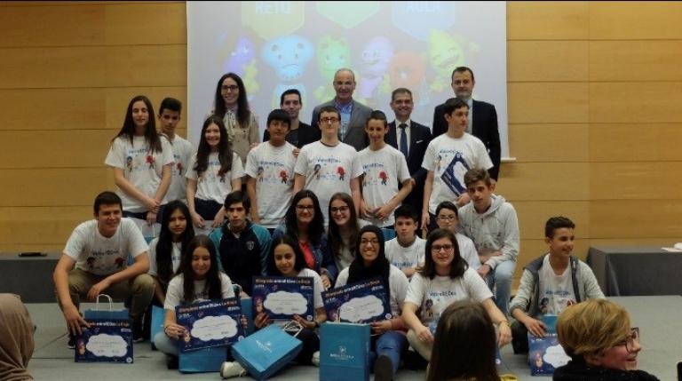 Los directores generales de Educación, e Innovación, Trabajo, Industria y Comercio de la Rioja, y el delegado regional Ebro de Red Eléctrica entregaron los premios a los ganadores de la Olimpiada entreREDes de La Rioja, celebrada en Logroño. (Abril 2017)