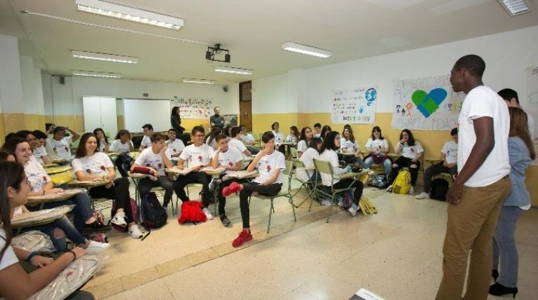 Students from schools in Gran Canaria participate in the entreREDes workshop, included within the ‘Young people for the young’ project organized by Red Eléctrica and Helsinki España, held in Las Palmas. In all, 450 secondary school students participated. (February 2017)