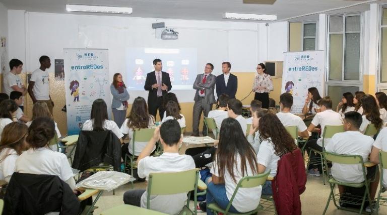 El viceconsejero de Industria y el director general de Universidades del Gobierno de Canarias, y el director de Operación de Red Eléctrica en el archipiélago colaboraron en uno de los talleres de entreREDes de Las Palmas.