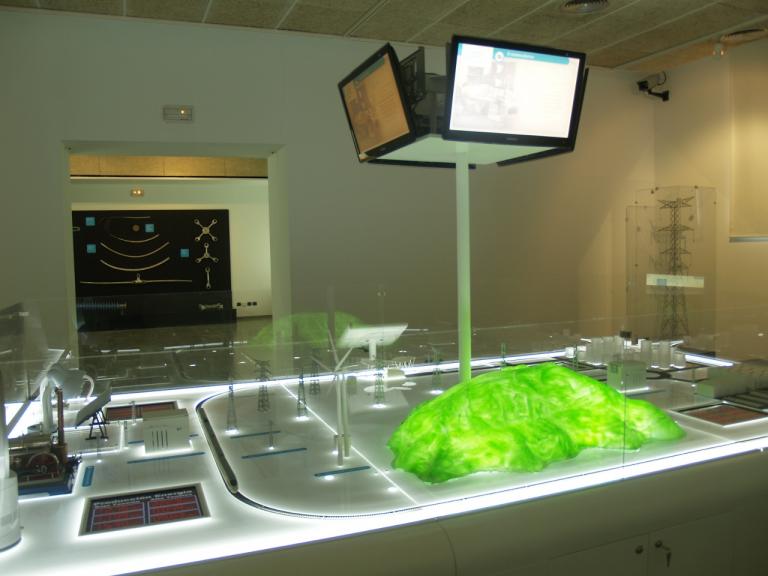 Display model showing the electricity system.